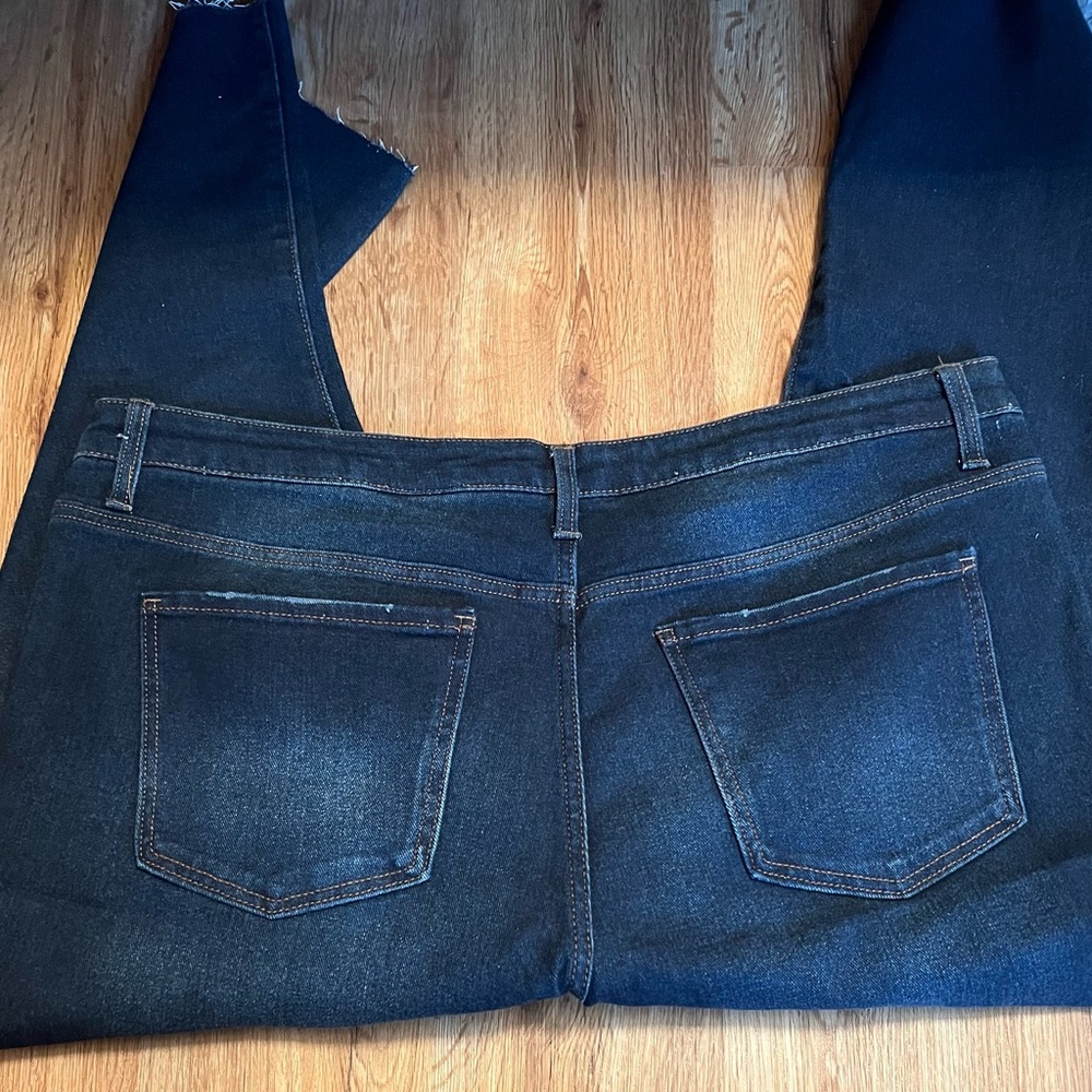 Distressed Jeans - Picture 4 of 5